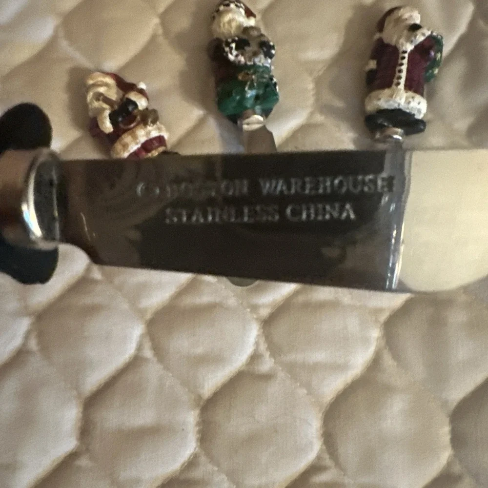BOSTON WAREHOUSE - CHRISTMAS SANTA CLAUS Set If 4 CHEESE STAINLESS STEEL KNIFE